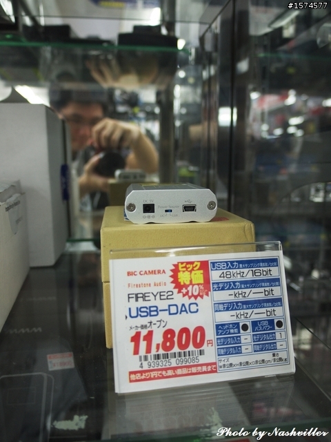 [純分享] 大阪難波 Bic Camera，試聽機摸到爽...