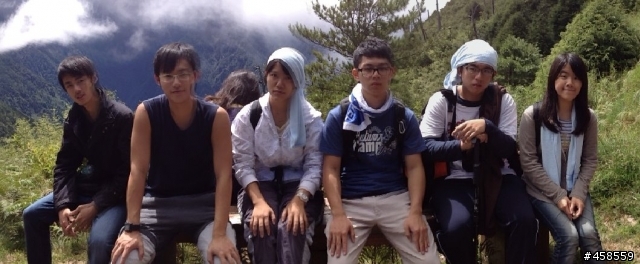 再次麻煩神人!!懇求把後面的女鬼頭給去除掉~>"