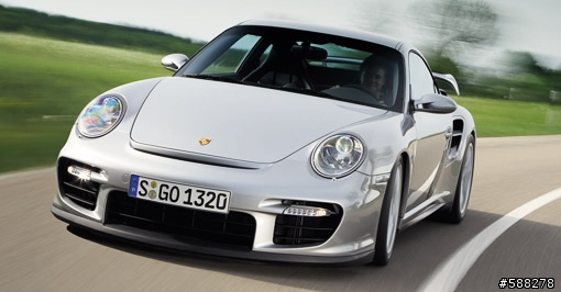 08年的那場Nurburgring大戲 - Nissan GTR 打敗 Porsche 911 GT2
