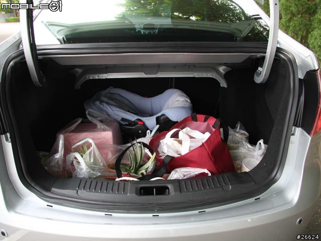 Ford FIESTA 1.6 4D 之林麥克駕馭心得 ~ 呼，花了6小時寫這篇第一次01試駕文章