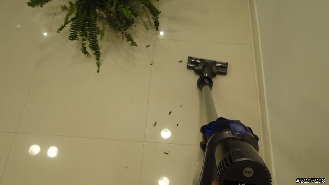 DYSON 輕型無線吸塵器 DC35 (開箱文)