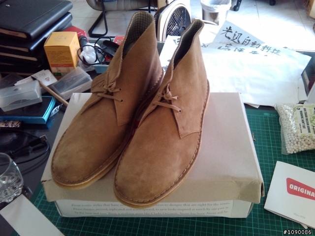 [開箱]Clarks Originals Desert Boot Oakwood Suede