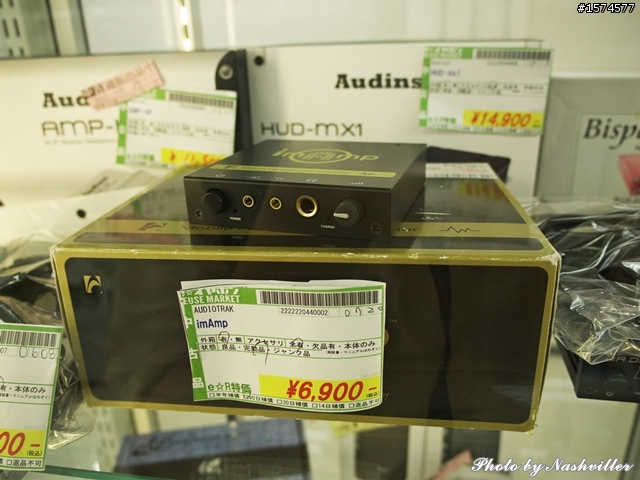 二手耳機店 - eイヤホン，大阪日本橋本店 (很多照片)