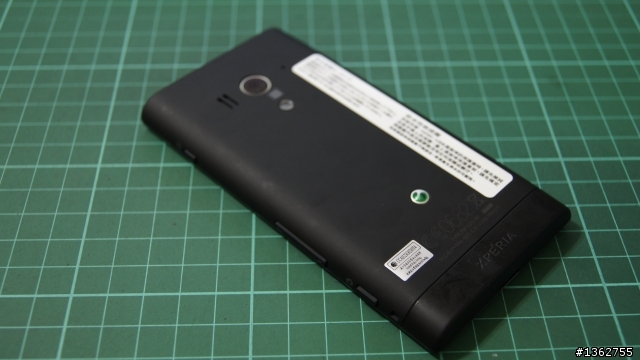 超適合颱風天開箱的手機     預購已收到 Sony Xperia acro S (黑色)  超粗糙開箱文