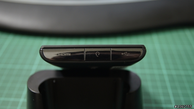 超適合颱風天開箱的手機     預購已收到 Sony Xperia acro S (黑色)  超粗糙開箱文