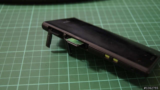 超適合颱風天開箱的手機     預購已收到 Sony Xperia acro S (黑色)  超粗糙開箱文