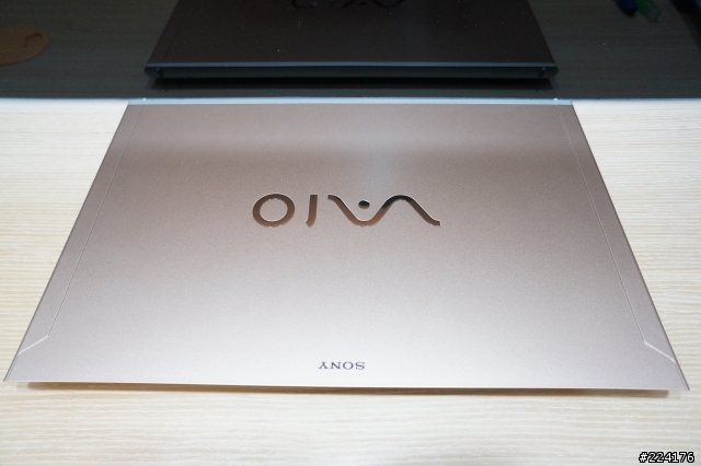 [開箱] 金色燦爛 ─ 橫跨太平洋的藝術極致 VAIO Z13 (美版)