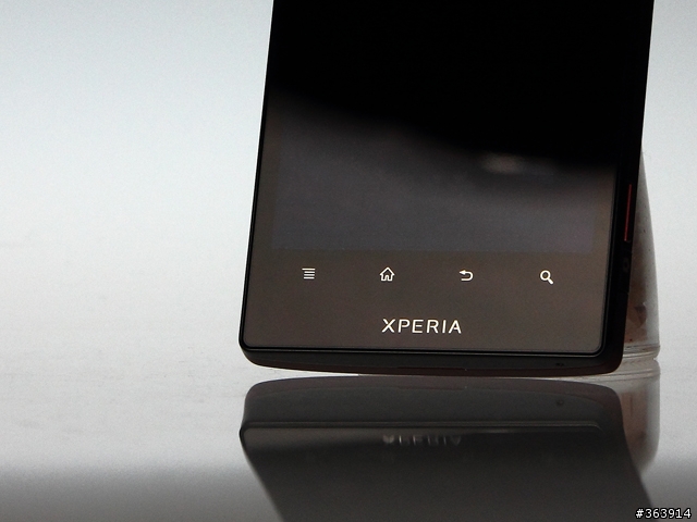 [分享] 拍了紅色Xperia Ion，如果想當桌布可以自行取用囉～