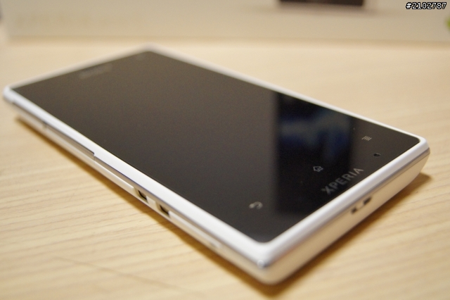 防水手機SONY XPERIA acro S 簡單且不專業的開箱