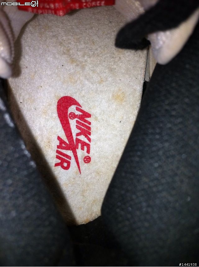 求助~ Air Jordan 1 請高人幫我鑑定這是不是1985年原版? 還是復刻?還是假的?
