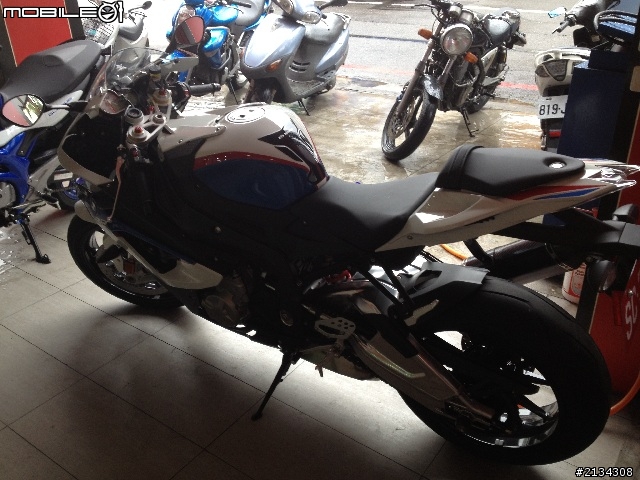 [開箱] 2012BMW S1000RR超不專業開箱文