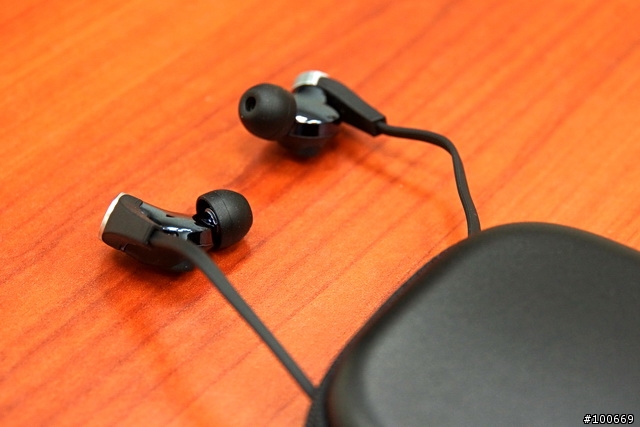 [開箱] 新貨到!! 重低音之新星 SONY MDR-XB90EX 開箱 + 簡單心得