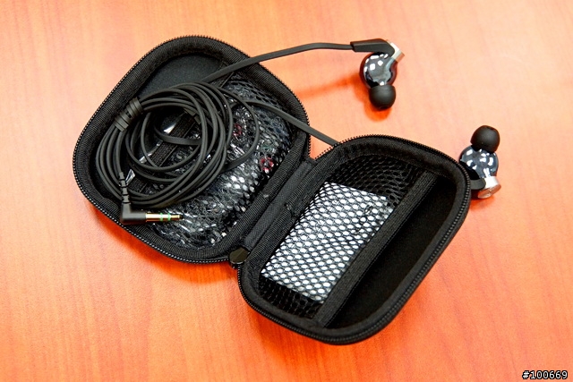 [開箱] 新貨到!! 重低音之新星 SONY MDR-XB90EX 開箱 + 簡單心得