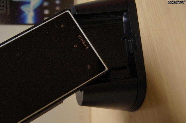 防水手機SONY XPERIA acro S 簡單且不專業的開箱