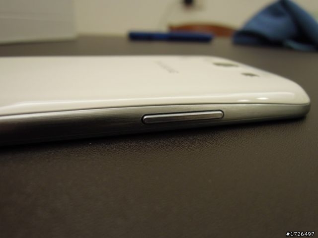 [開箱]「Samsung Galaxy SIII白得更有魅力!」+「藍白同堂相見歡」