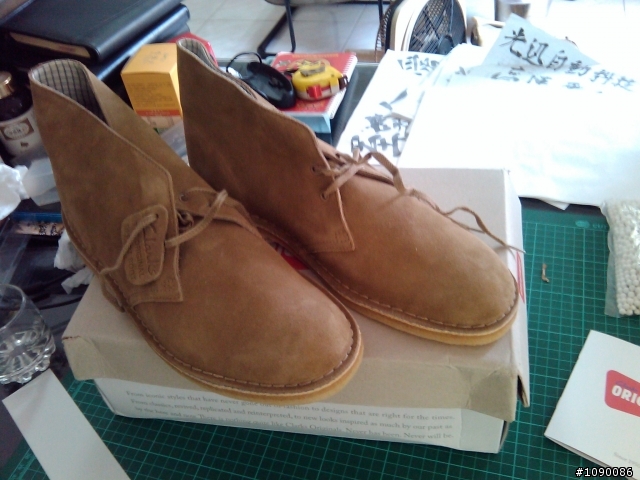 [開箱]Clarks Originals Desert Boot Oakwood Suede