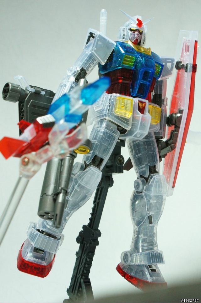 [分享] MG RX-78-2 Ver2.0 EXPO透明版