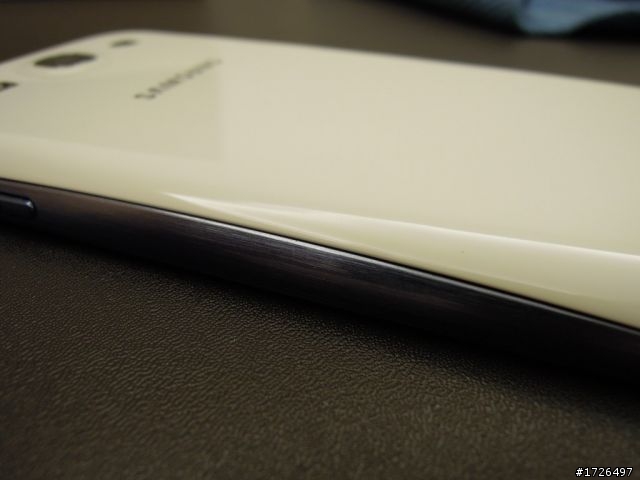 [開箱]「Samsung Galaxy SIII白得更有魅力!」+「藍白同堂相見歡」