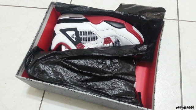 開箱~ 小時候的夢想~ AIR JORDAN RETRO 4 fire red~