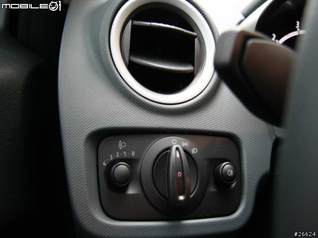 Ford FIESTA 1.6 4D 之林麥克駕馭心得 ~ 呼，花了6小時寫這篇第一次01試駕文章