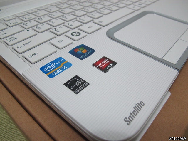 TOSHIBA L850 i5-3210第一次開箱文(補上系統分數+自製墊高座><)