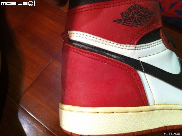 求助~ Air Jordan 1 請高人幫我鑑定這是不是1985年原版? 還是復刻?還是假的?