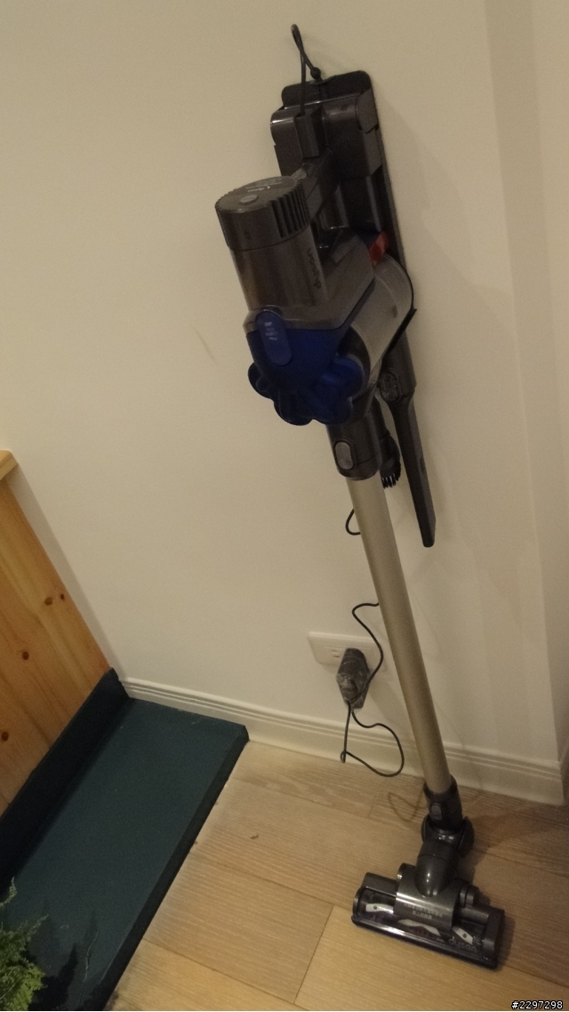DYSON 輕型無線吸塵器 DC35 (開箱文)