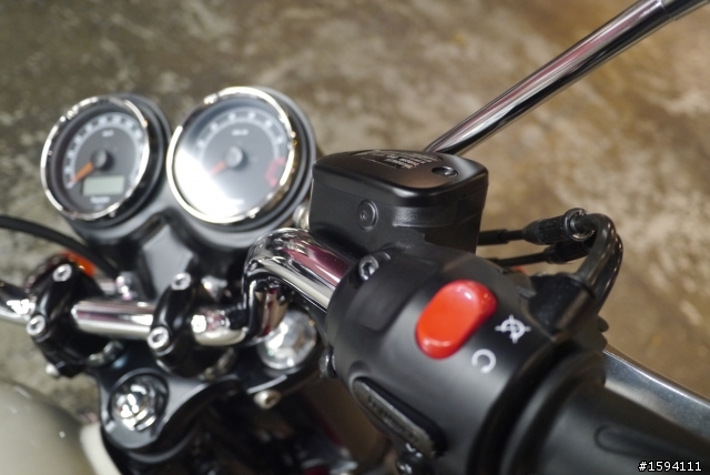 [開箱]紅白勝利號 TRIUMPH T100 夜間開箱 9/22更新多來一台鋼絲圈