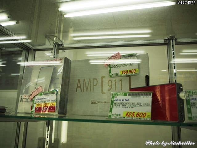二手耳機店 - eイヤホン，大阪日本橋本店 (很多照片)