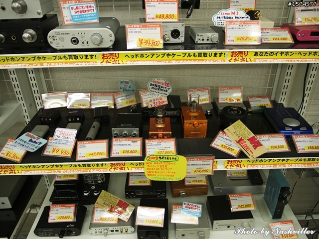 二手耳機店 - eイヤホン，大阪日本橋本店 (很多照片)