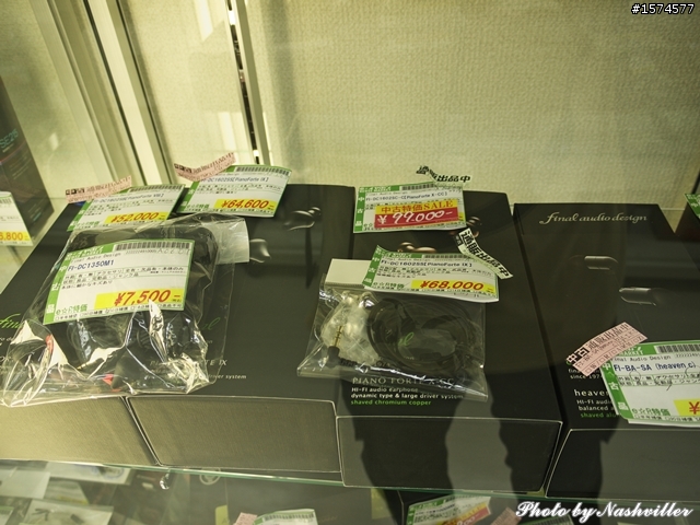 二手耳機店 - eイヤホン，大阪日本橋本店 (很多照片)