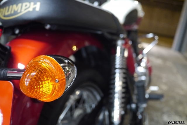 [開箱]紅白勝利號 TRIUMPH T100 夜間開箱 9/22更新多來一台鋼絲圈