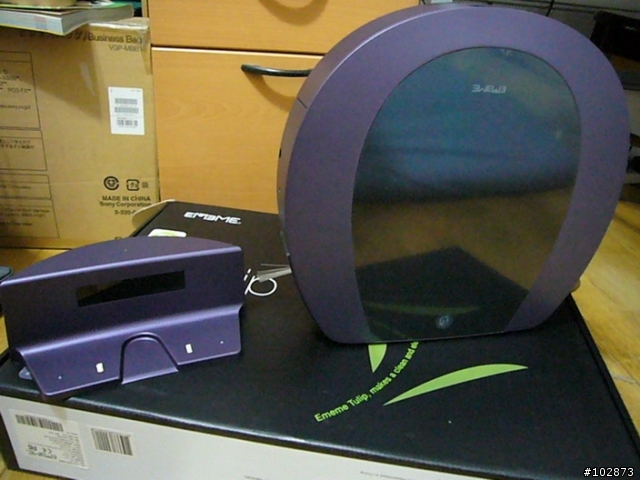 新一代造型時尚與多功能的家庭自動吸塵器 Tulip 100 鬱金香機器人~ 還不賴拉!!