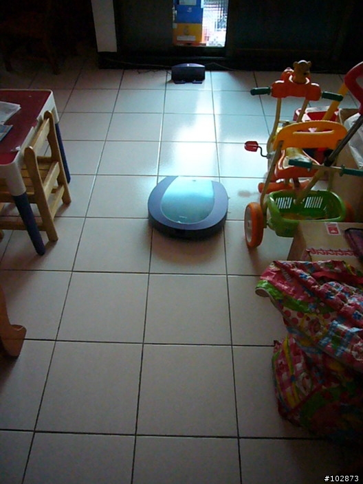 新一代造型時尚與多功能的家庭自動吸塵器 Tulip 100 鬱金香機器人~ 還不賴拉!!