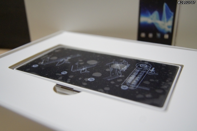 防水手機SONY XPERIA acro S 簡單且不專業的開箱