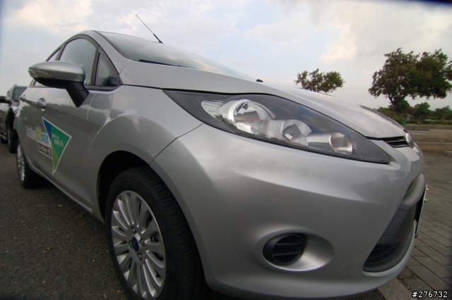 Ford fiesta VS civic 8 試駕心得