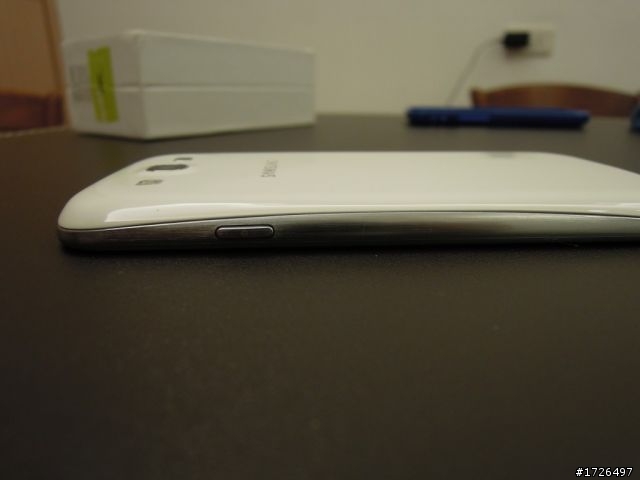 [開箱]「Samsung Galaxy SIII白得更有魅力!」+「藍白同堂相見歡」