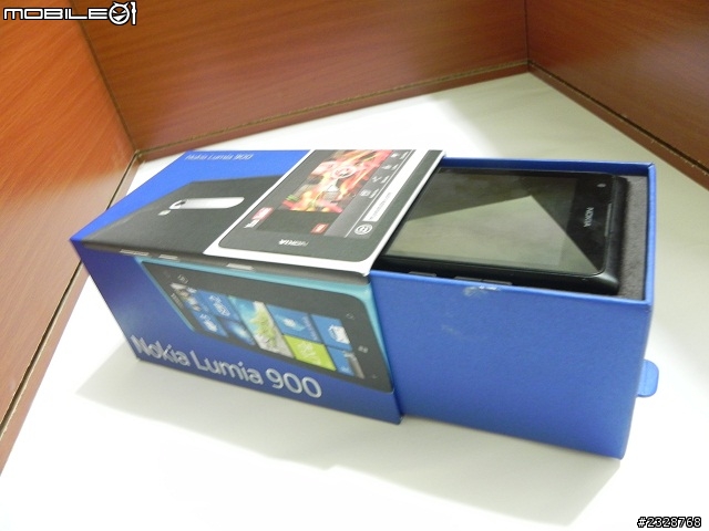 我和 Nokia Lumia 900 開箱心得and心得~