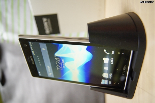 防水手機SONY XPERIA acro S 簡單且不專業的開箱