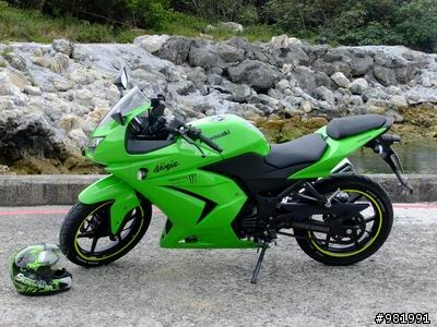 陪我渡過一年的  ~小綠 ninja 250r  生日快樂