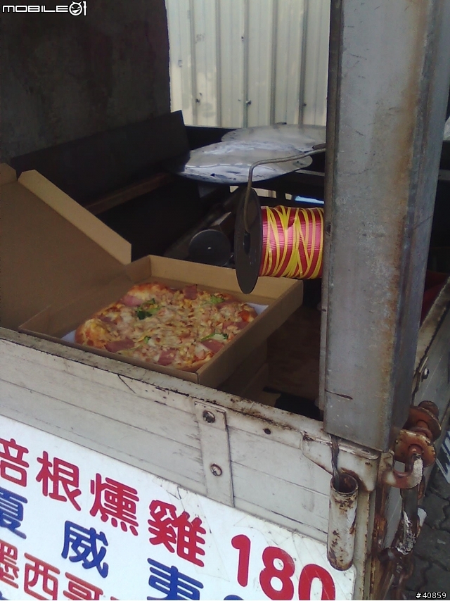 瑞祥高中 自強 班超路交接口（五甲夜市尾）的移動窯烤披薩