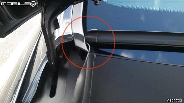 Mondeo 擋風玻璃前緣兩側的橡皮問題