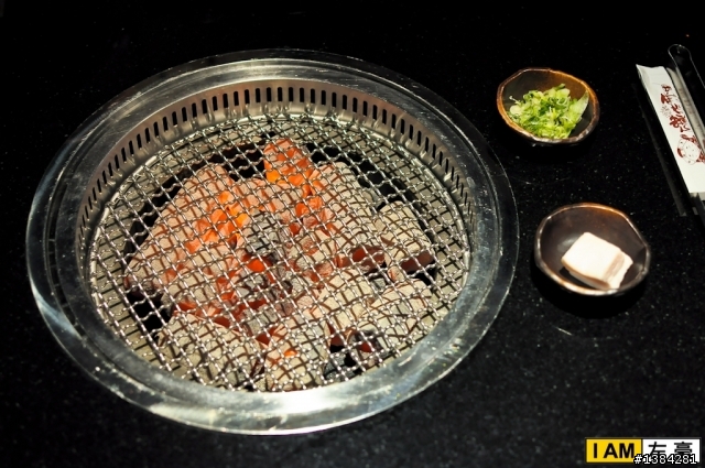 [食記] 高雄。碳佐麻里 精品燒肉 (高美旗艦店) 圖多多~