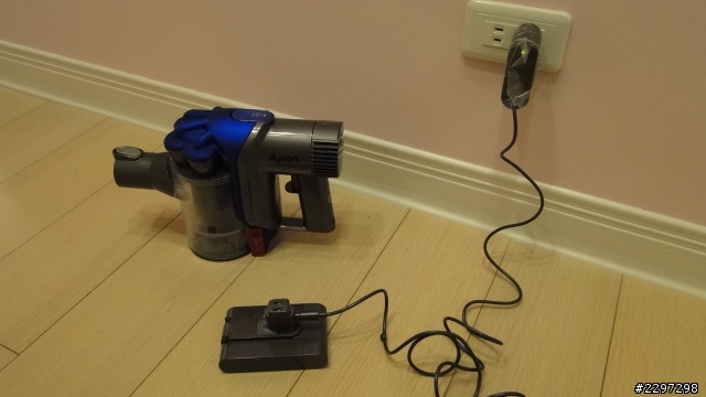 DYSON 輕型無線吸塵器 DC35 (開箱文)