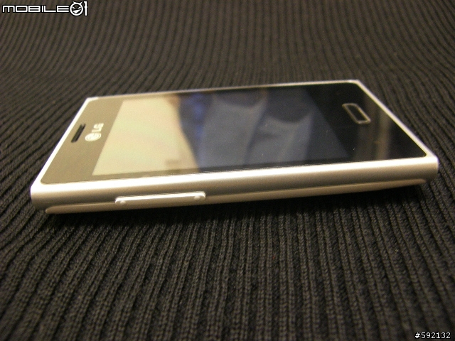 LG Optimus L3 (E400) 極簡易開箱