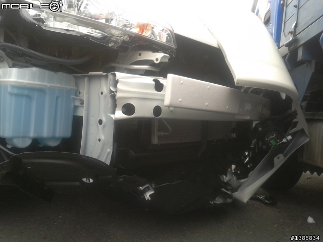 剛剛不小心撞車 ...(以補文)