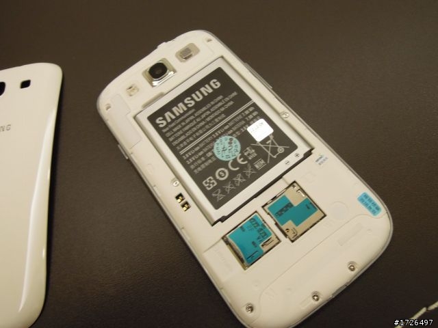[開箱]「Samsung Galaxy SIII白得更有魅力!」+「藍白同堂相見歡」