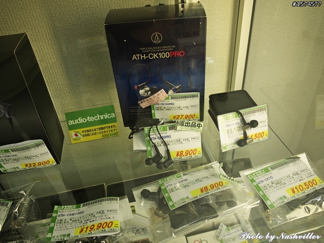 二手耳機店 - eイヤホン，大阪日本橋本店 (很多照片)