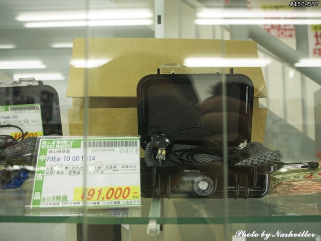 二手耳機店 - eイヤホン，大阪日本橋本店 (很多照片)