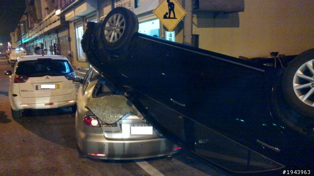 昨天要去釣魚時看到的車禍現場...太可怕了...